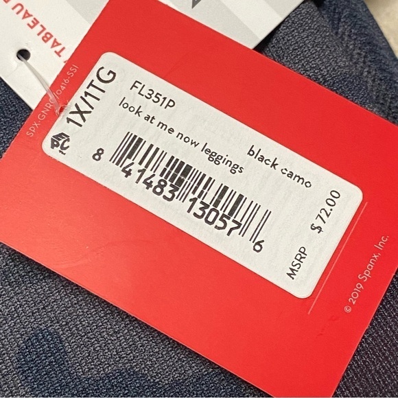 Spanx Leggings Women’s Size 1X Black Camo Look at Me Now Seamless Crop Leggings - Picture 10 of 14